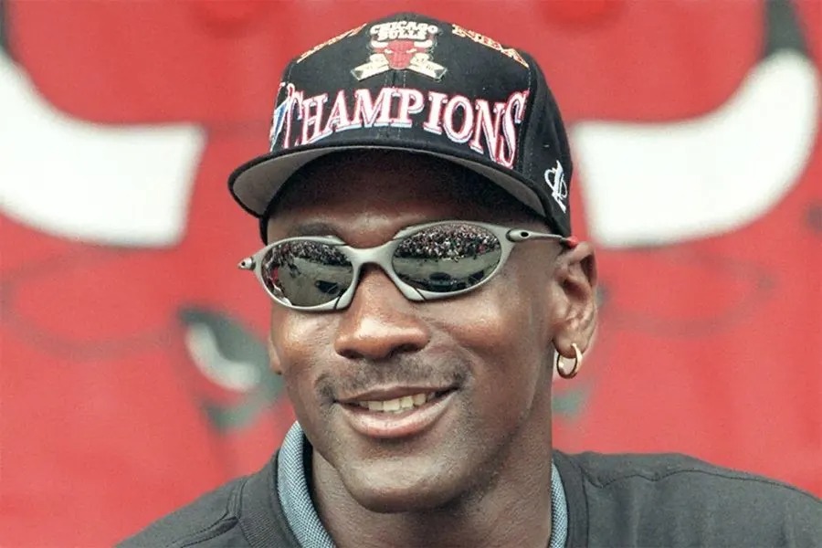 Michael Jordan usando o Romeo 1.