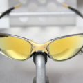 Oakley Juliet 24k, um dos modelos mais queridos pelos brasileiros.